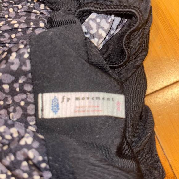 Women’s free people movement The way home shorts - Picture 4 of 4